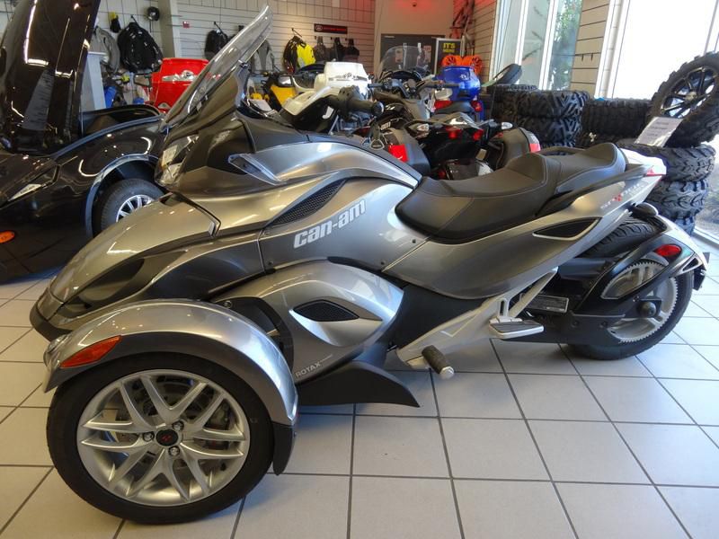 2013 can-am spyder st se5  trike 