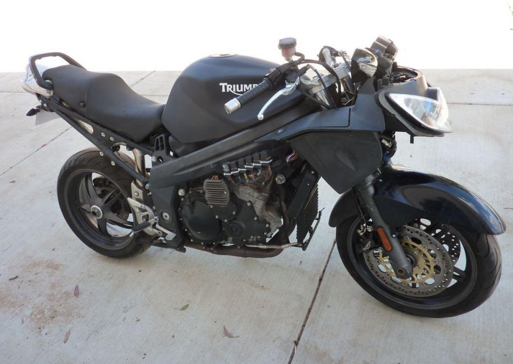 2005 triumph sprint 1050 -mad max special  sportbike 