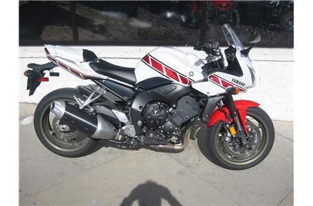 2009 yamaha fz1  sportbike 