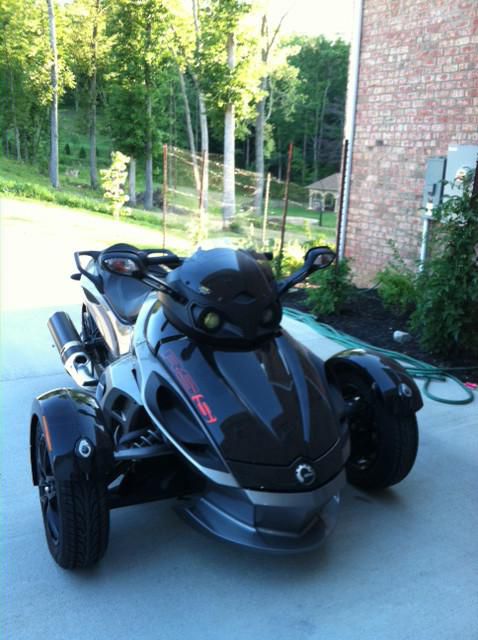 2012 can am spyder rs with 1400 miles!