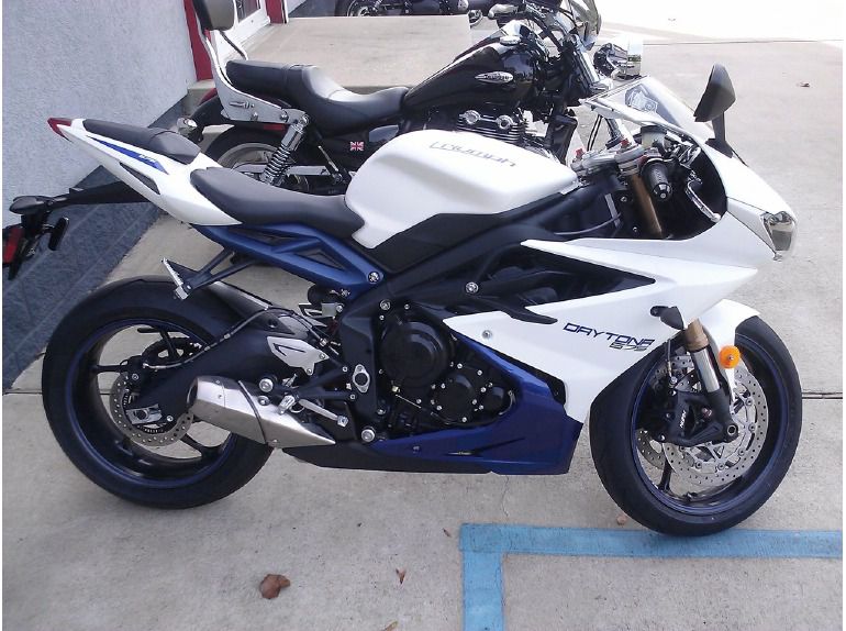 2013 Triumph Daytona 675 - CRYSTAL WHITE/SAPPHIRE BLUE 