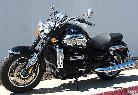 2010 Triumph Rocket III Roadster))Adrian