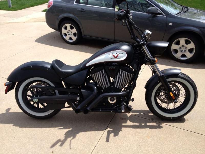 2013 victory high ball motorcycle - low miles - no reserve!!!