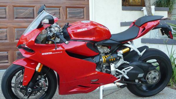 2012 panigale ducati (only 2,700 miles + warranty)