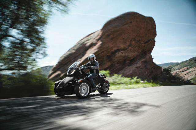 2014 can-am spyder st limited  sport touring 