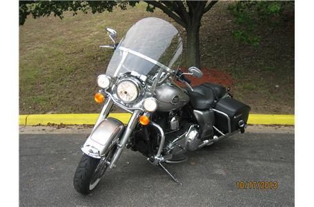 2009 Harley-Davidson FLHRC Cruiser 