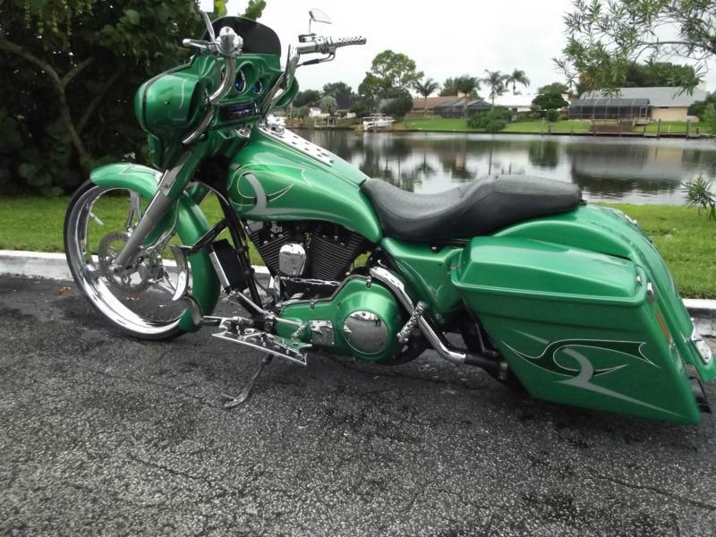 CUSTOM HARLEY DAVIDSON BAGGER