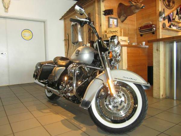 2010 harley davidson road king classic, extremely clean !!