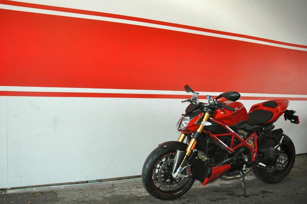 2011 Ducati Streetfighter S S Sportbike 
