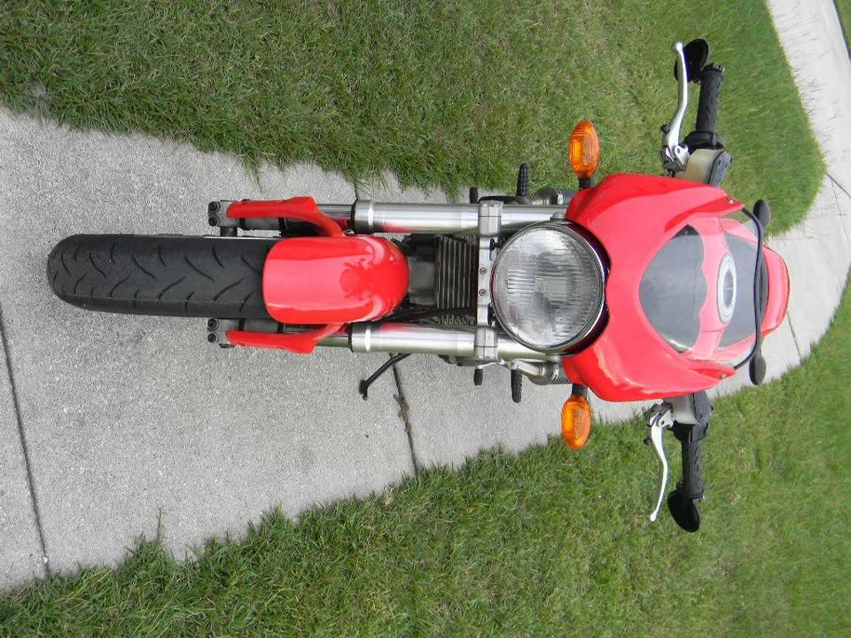 2000 Ducati Monster 900 Sportbike 
