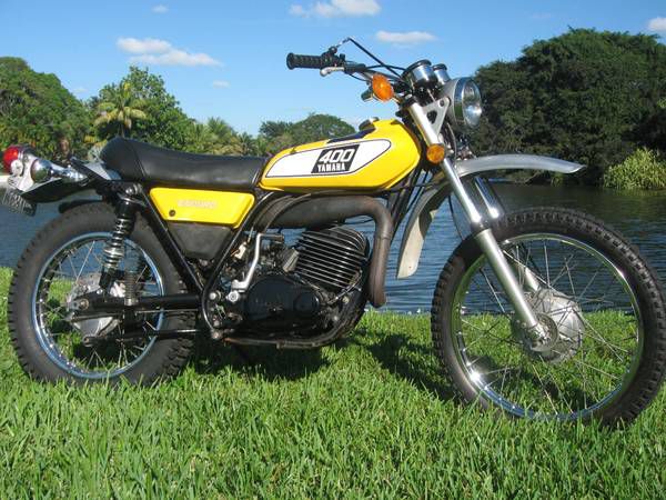 Vintage 1975 yamaha dt400 with 5k miles and clear title.