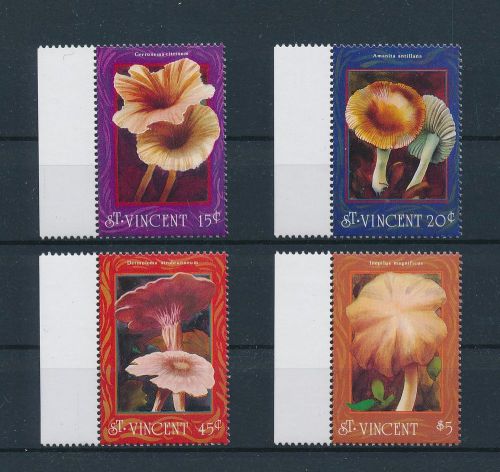 LE48207 St Vincent edges plants flora nature mushrooms fine lot MNH