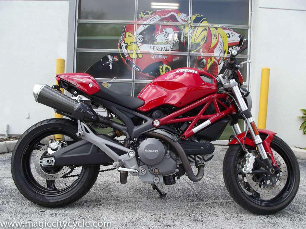 2011 Ducati Monster 696 Standard 