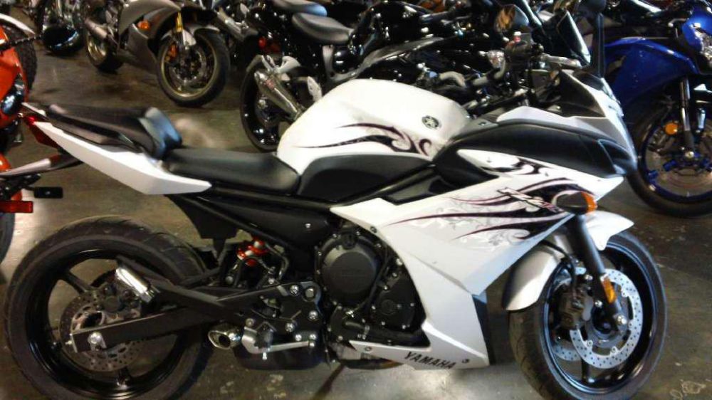 2009 yamaha fz6r  sportbike 