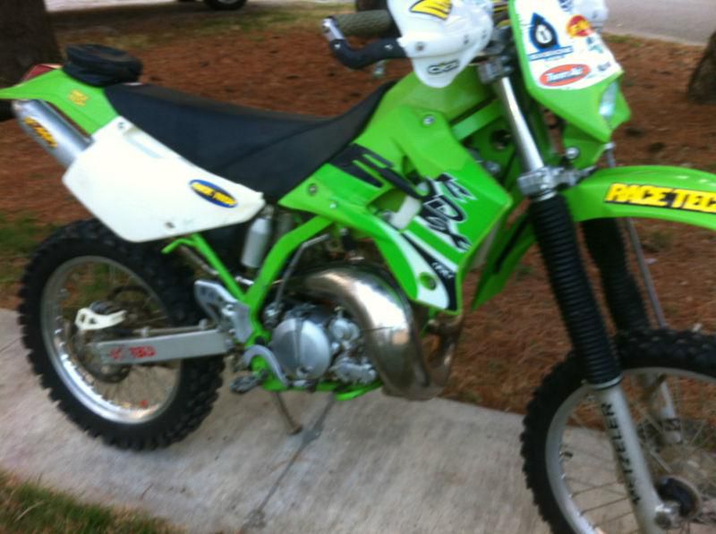 2002 Kawasaki KDX220R in great condition. It is a Jeff Fredette modified bike