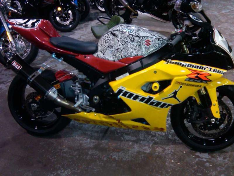 2005 GSXR 1000 MICHAEL JORDAN AUNTHENTIC STREET REPLICA