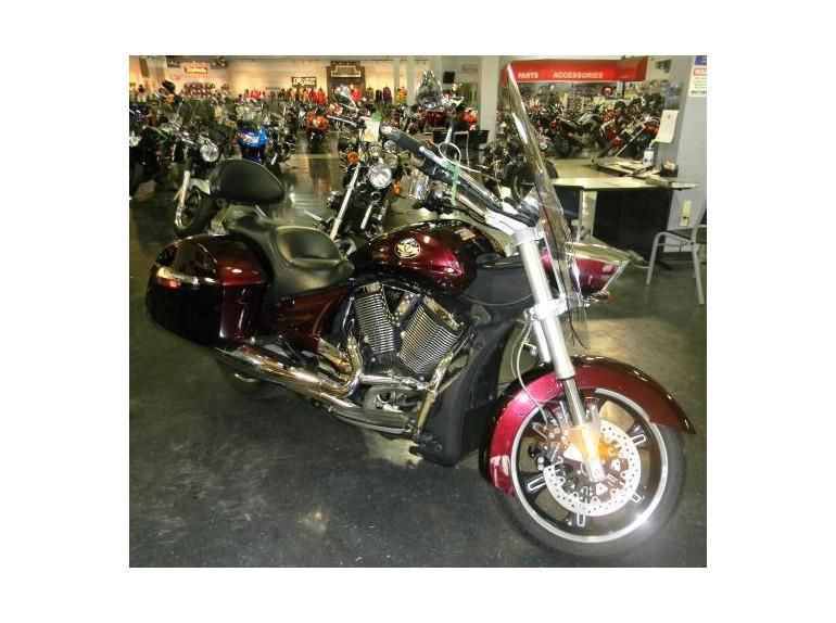 2010 victory cross roads  touring 