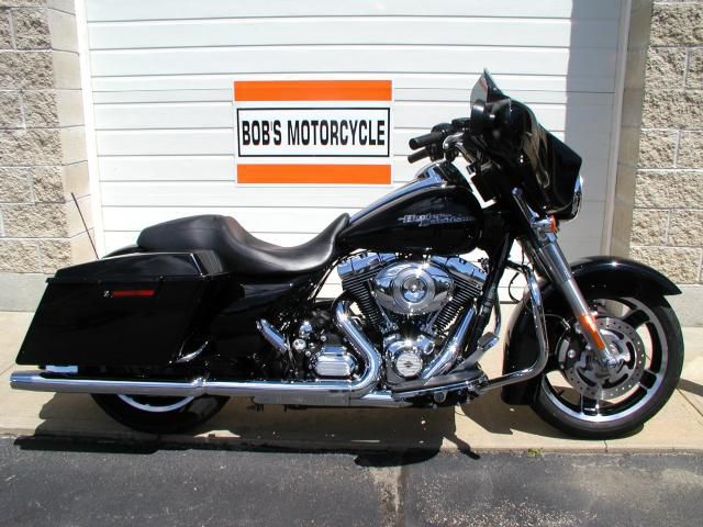 2011 HARLEY DAVIDSON STREET GLIDE FLHX-103, Black, 9543 Miles