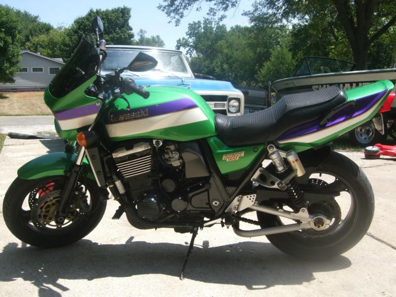 Kawasaki zrx 1100 replica bike -sit up style naked bike -green