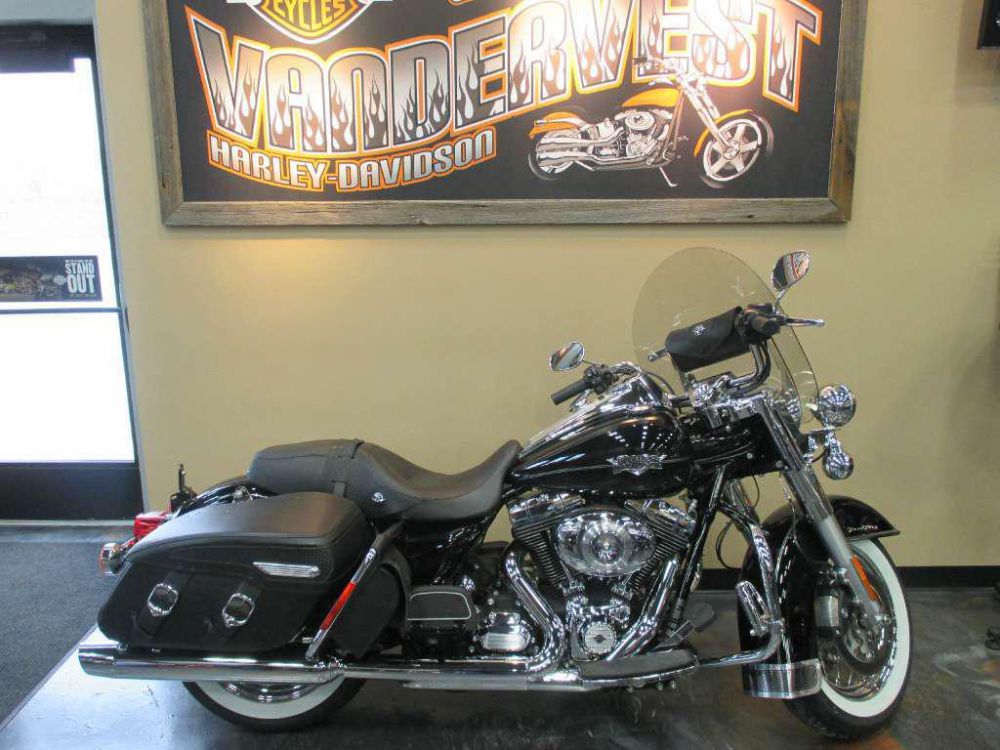 2012 Harley-Davidson FLHRC Road King Classic Touring 