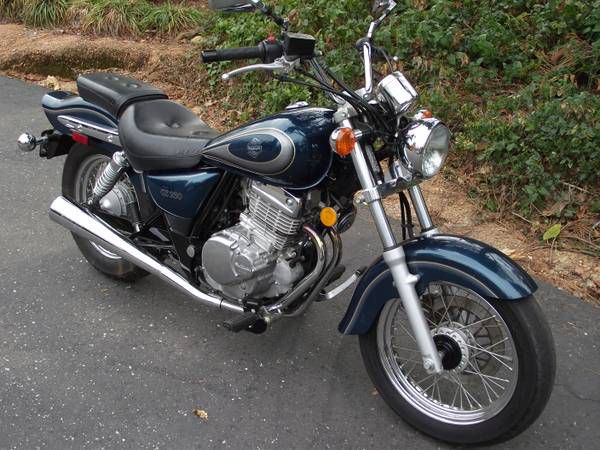 Excellent 2000 suzuki gz250 with superlow miles, like new, fun to ride