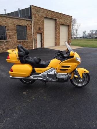 2001 Honda Goldwing Gl1800 New Tires Only 15k Miles