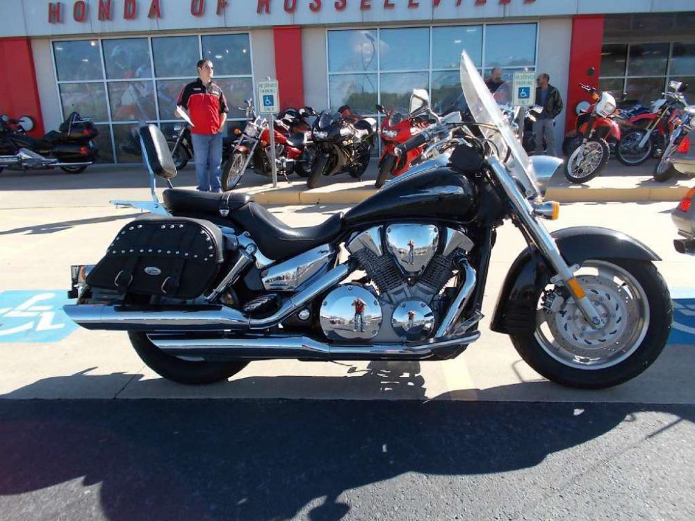 2006 honda vtx1300r (vt1300r)  cruiser 