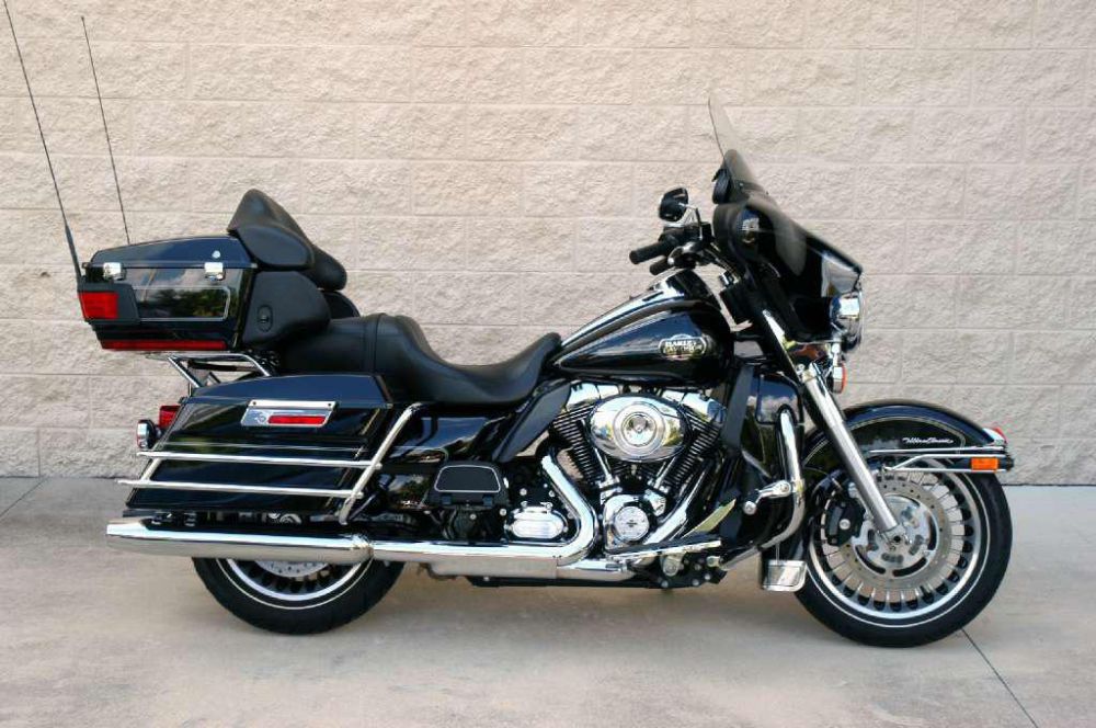 2012 Harley-Davidson FLHTCU Ultra Classic Electra Glide Touring 