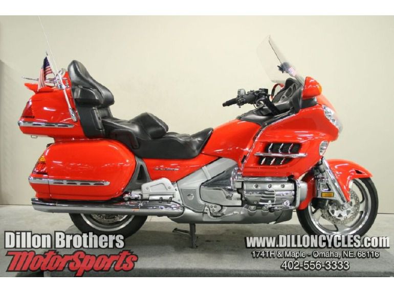 2004 honda gl1800 - gold wing - red 