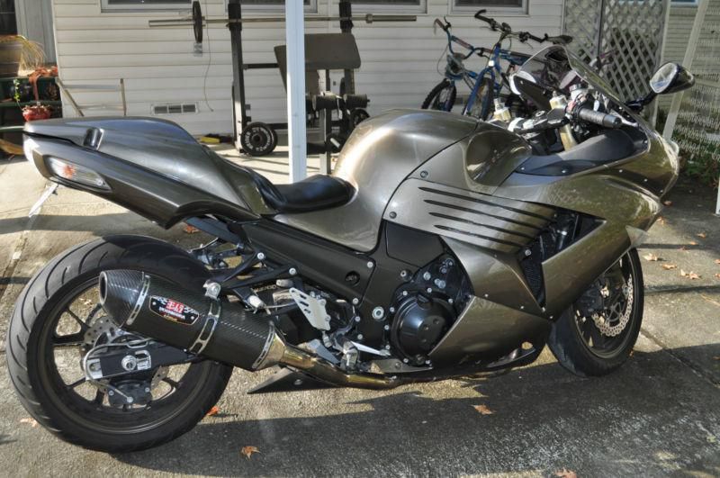 2006 ZX-14 Paint Color was a mistake. Turned out nice.