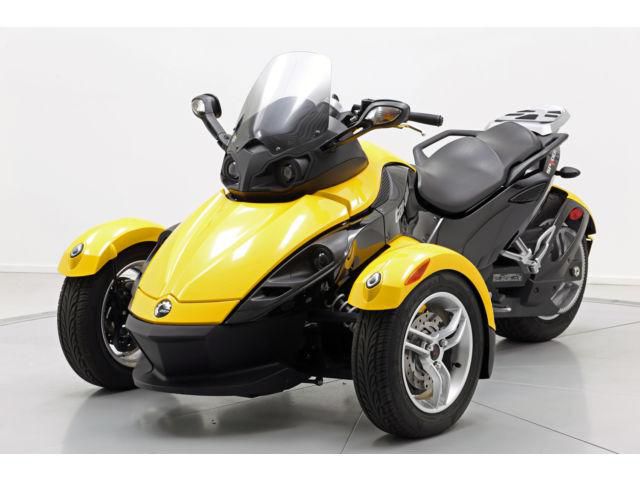2008 brp can-am spyder only low miles!  perfect!