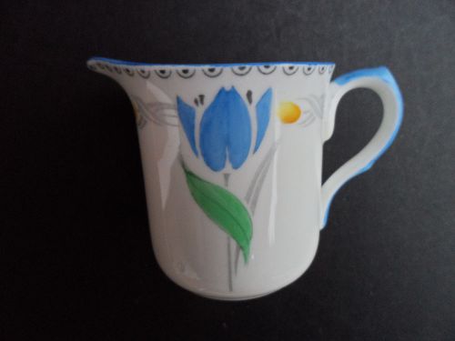 Shelley &#034;tulips&#034; 11941 vincent shape cream jug (from a coffee service). c.1932.