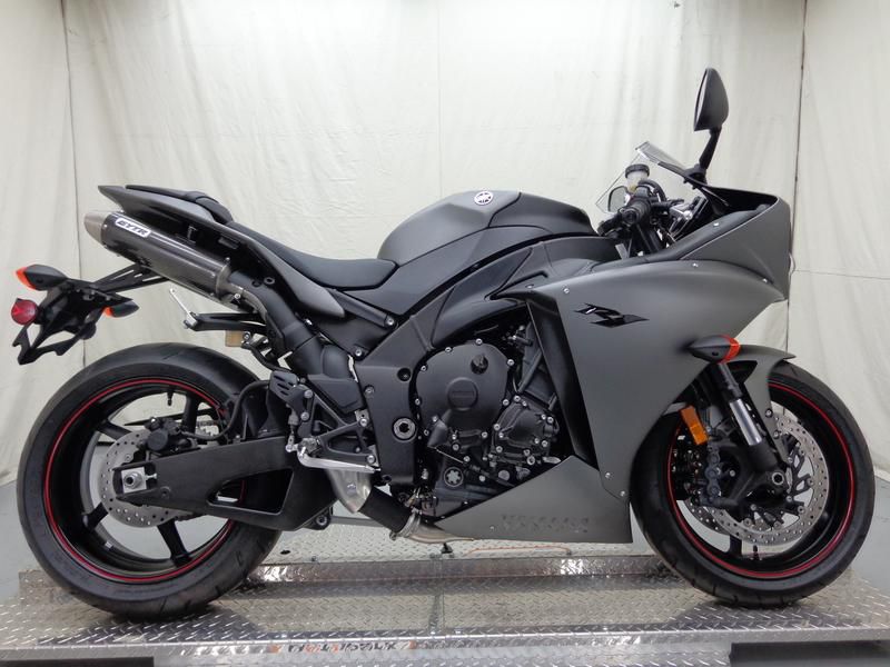 2013 Yamaha YZF-R1 Sportbike 