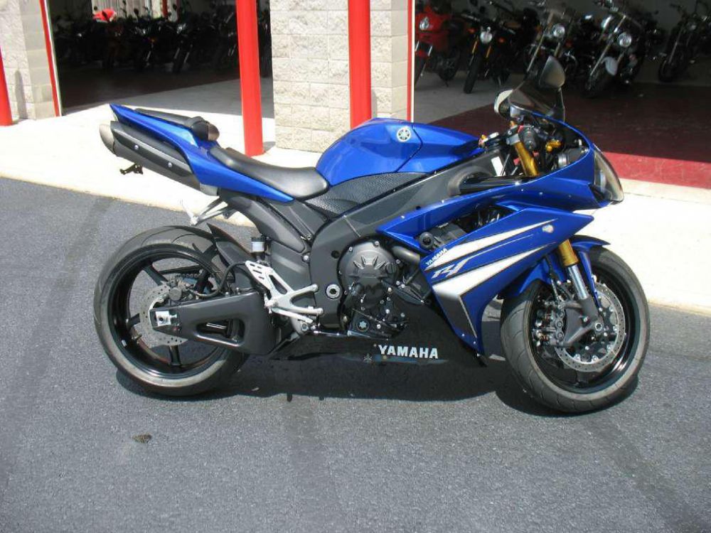 2008 yamaha yzf-r1  sportbike 