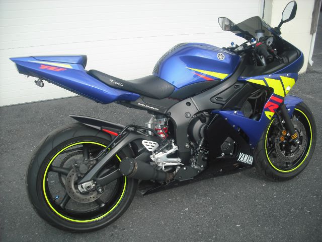 Used 2009 Yamaha R6-S for sale.