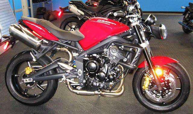 2012 triumph street triple r  sportbike 