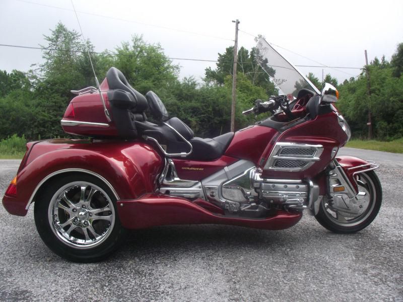 02 HONDA GOLDWING GL1800 ROADSMITH TRIKE WITH RUNNING BOARDS AND CHROME WHEELS