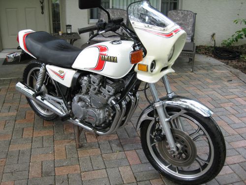 Yamaha XJ550