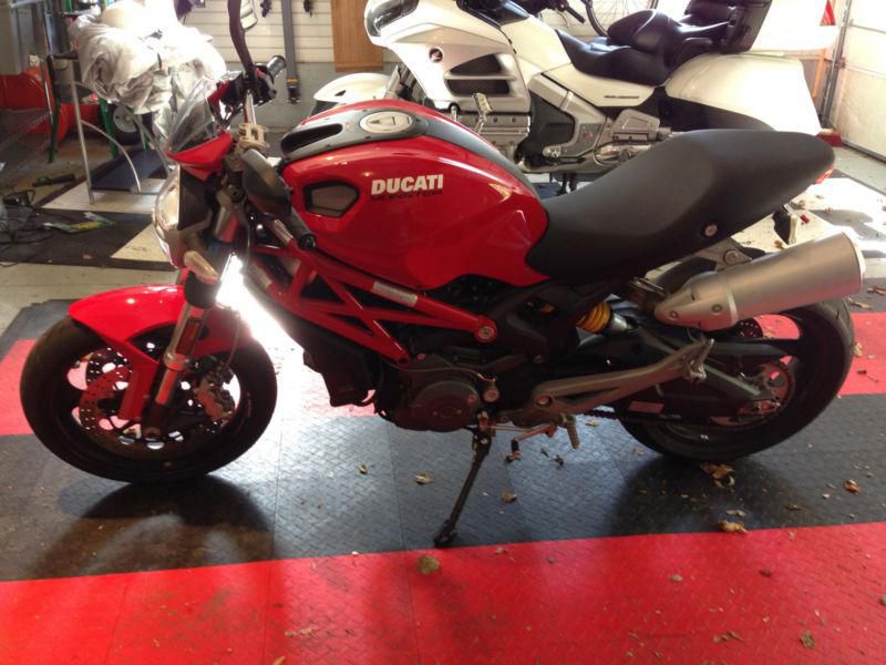 2009 Ducati Monster 696