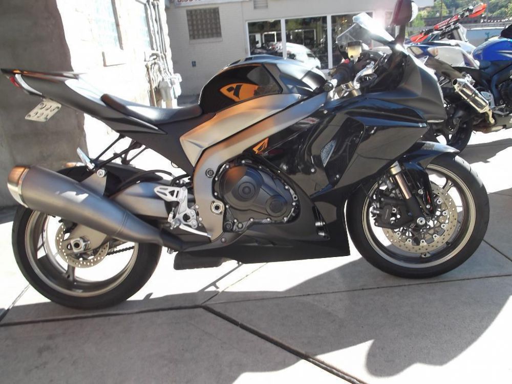 2011 Suzuki GSX-R1000 Sportbike 