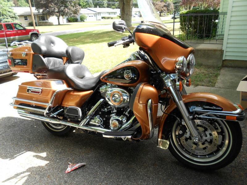 Electra glide ultra classic 105th anniversary edition..