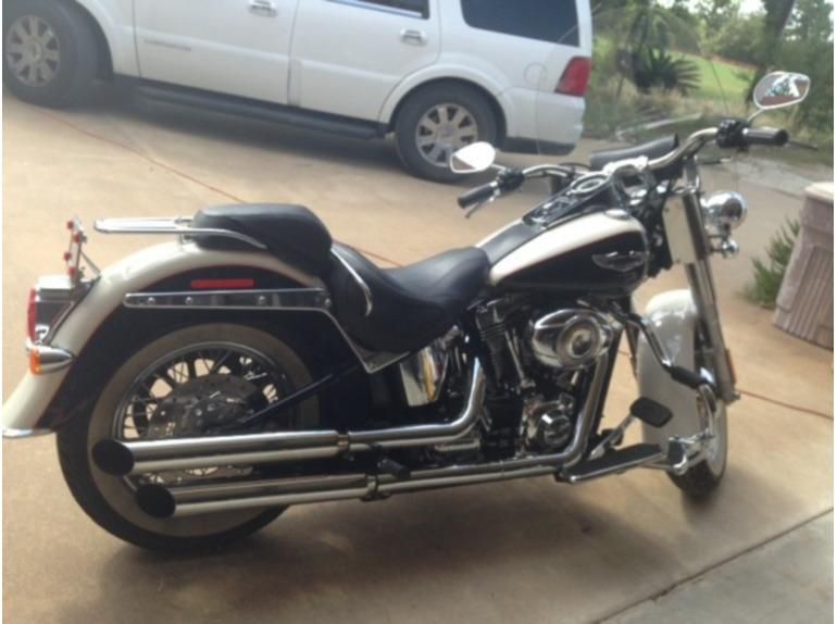 2011 Harley-Davidson Softail DELUXE Cruiser 