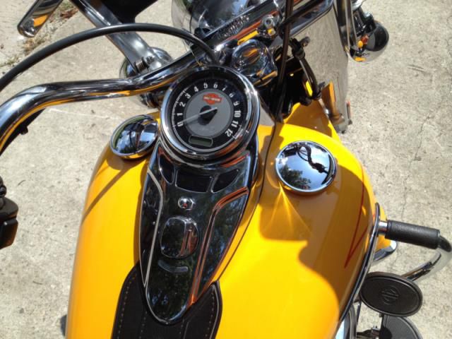 2011 - Harley-Davidson Heritage Softail Yellow, US $9,000.00, image 2