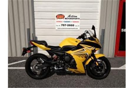 2009 Yamaha FZ6R Sportbike 