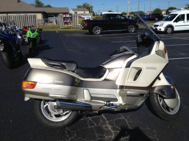 1989 Honda Pacific Coast PC800 White Motorcycle Great Condition