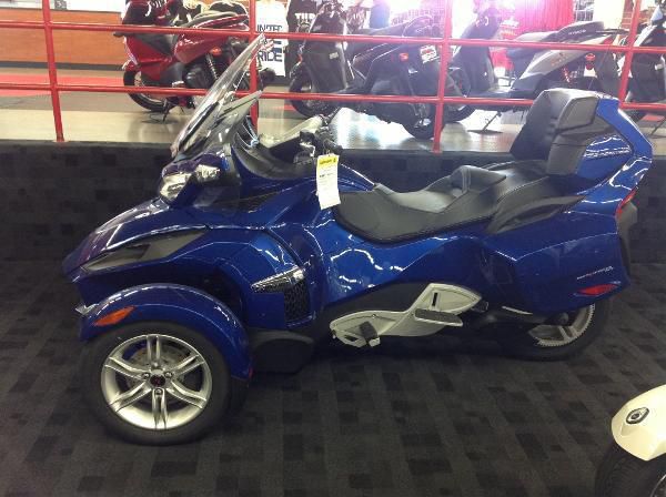 2012 Can-Am Spyder RT Audio & Convenience SM5 Touring 