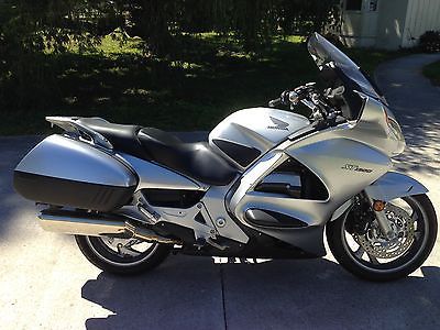 Honda : Other HONDA ST1300 2007, ONLY 4,000 MILES, SILVER