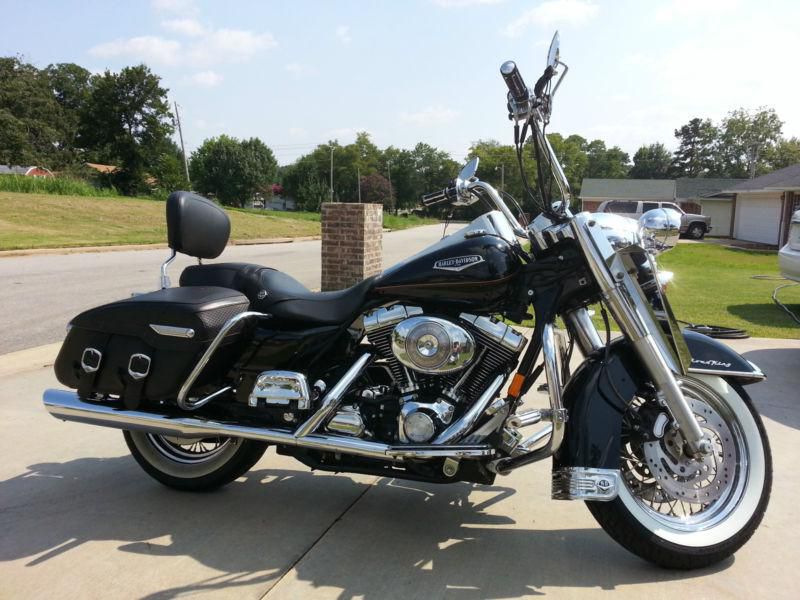 Harley Road King Classic Low Miles Lots of Chrome