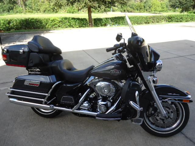 2008 Harley Ultra Classic low,low miles and like new !!