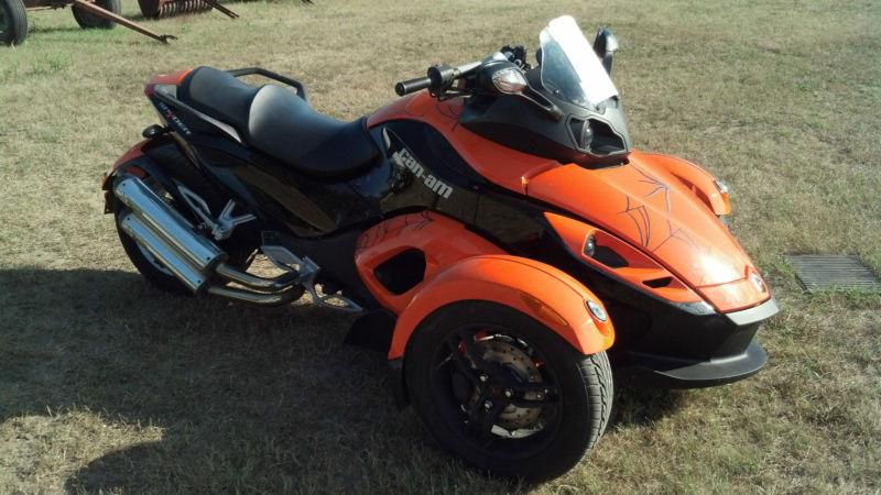 2008 Can Am Spyder SM5! Lots of extras! Custom Paint! Excellent Condition